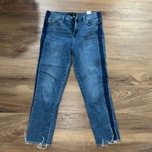 3/$40✨ Banana Republic ankle jeans with raw hem